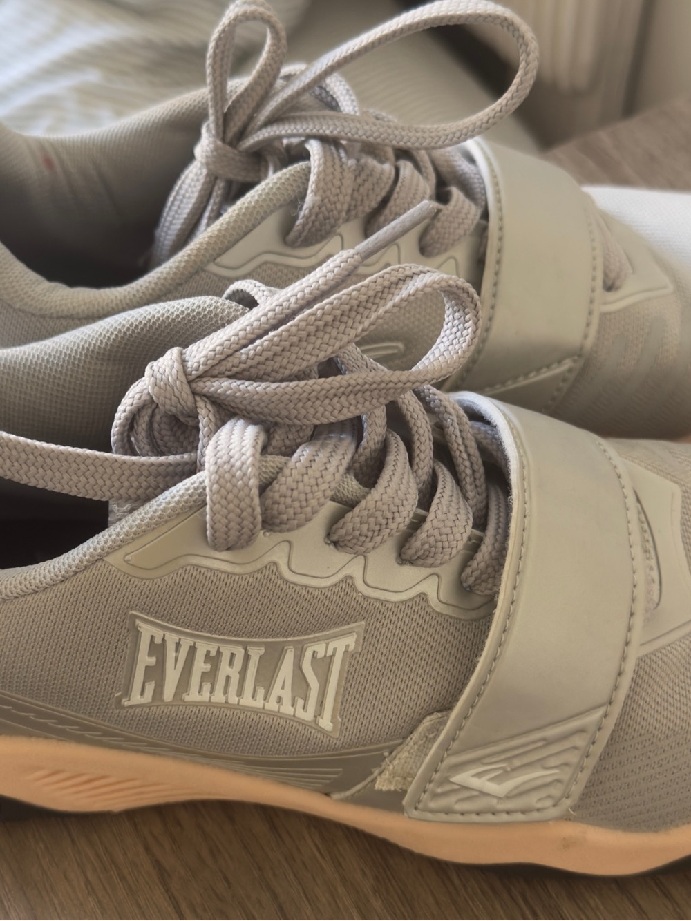 Everlast unissex Pale Gray Athletic Training Shoes with Peach Sole